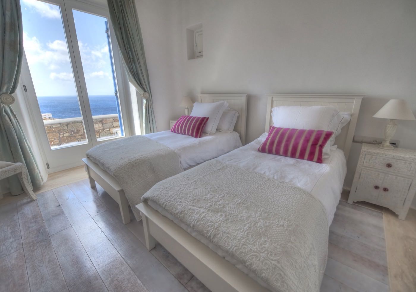 Luxury hotel of Karma Pelikanos Accommodation white and fluffy bedroom
