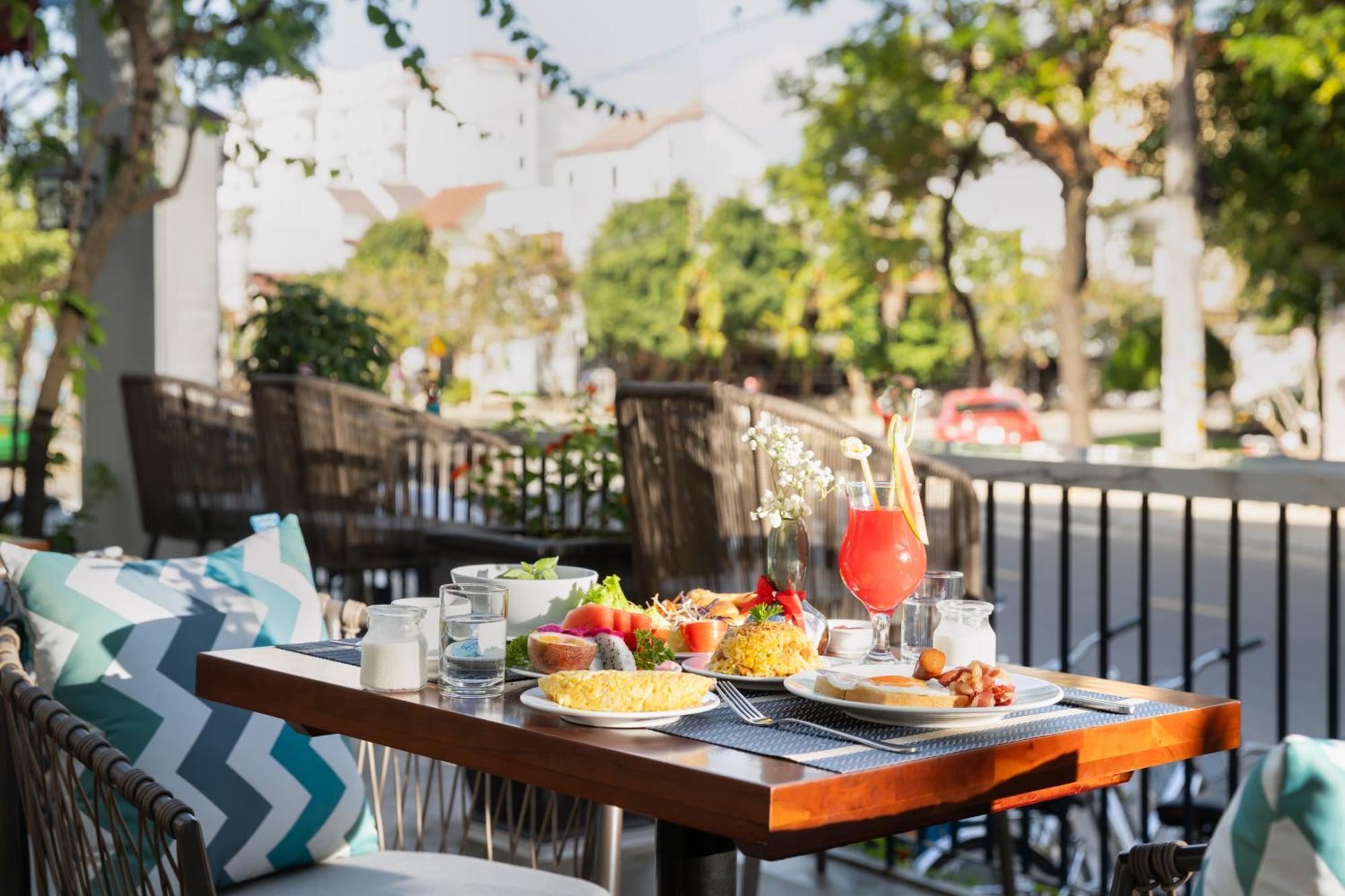 Partner Hotel - Amina Lantana Restaurant & Bar