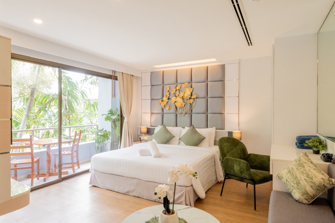 Karma Royal Boat Lagoon Premier Deluxe Karma Royal Boat Lagoon Premier Deluxe