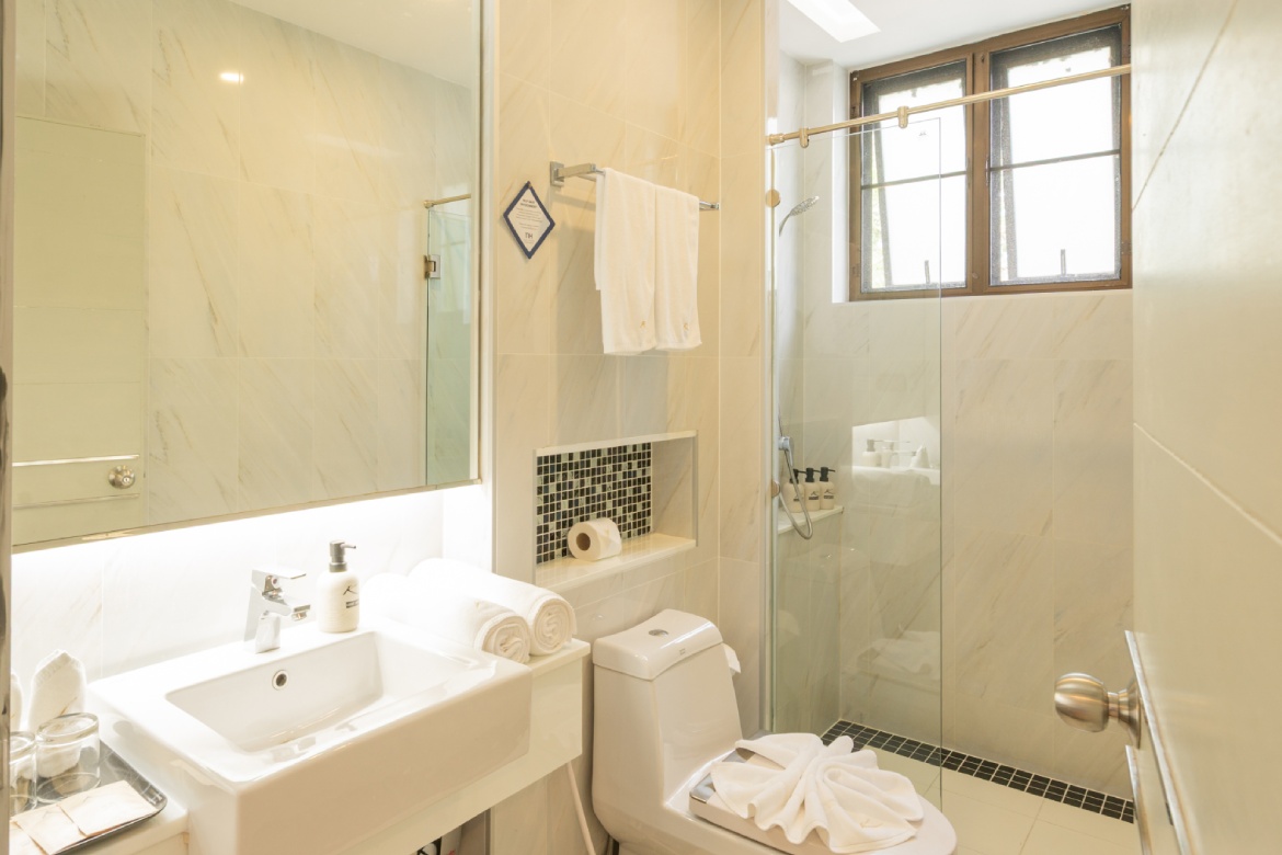 Karma Royal Boat Lagoon Premier Deluxe Karma Royal Boat Lagoon Premier Deluxe