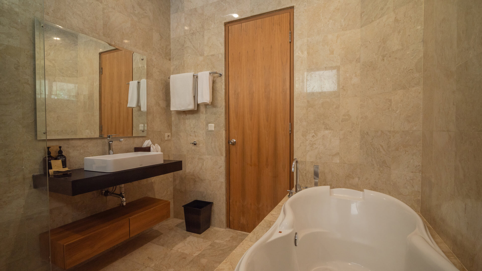 Karma Royal Candidasa Imperial Apartment