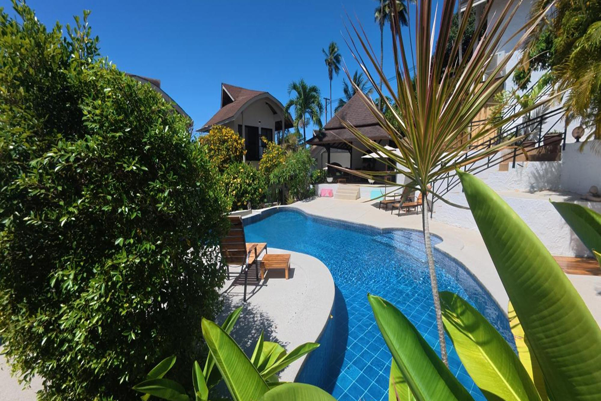 Karma Sawet Swimming pool