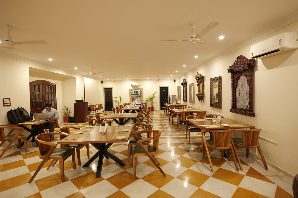 Karma Amaatra On-site Restaurant - The Garden Table