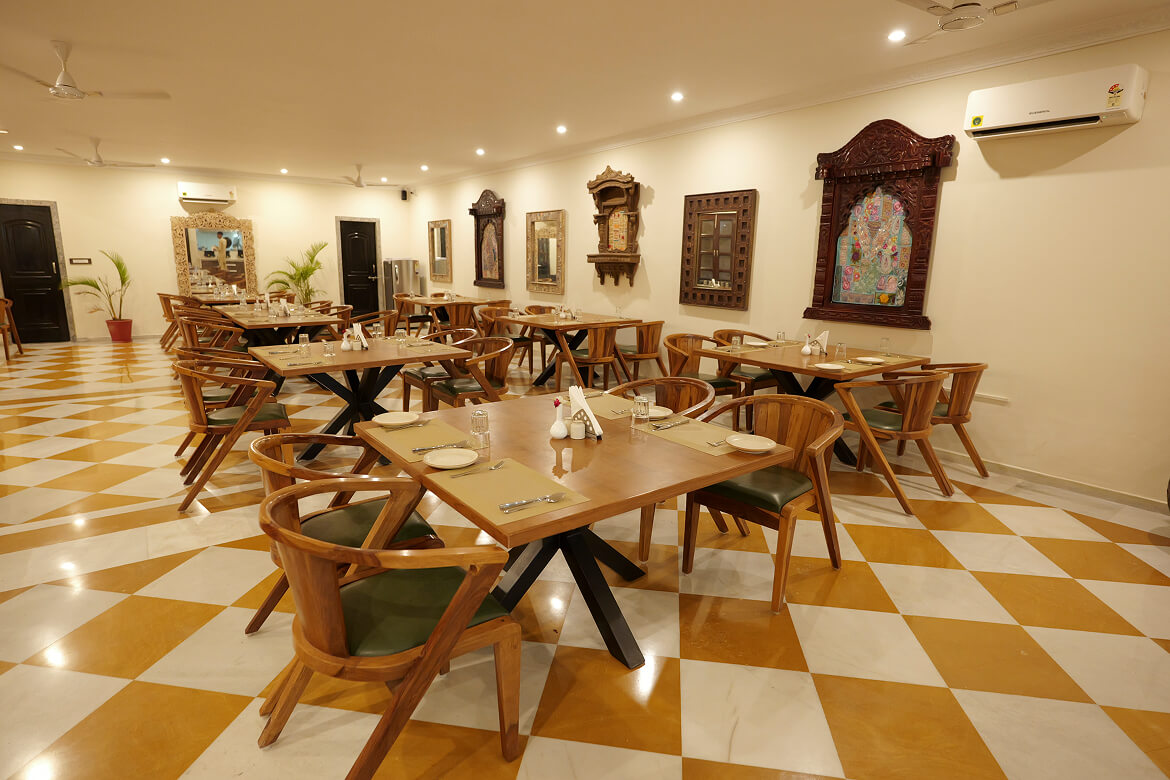 Karma Amaatra On-site Restaurant - The Garden Table
