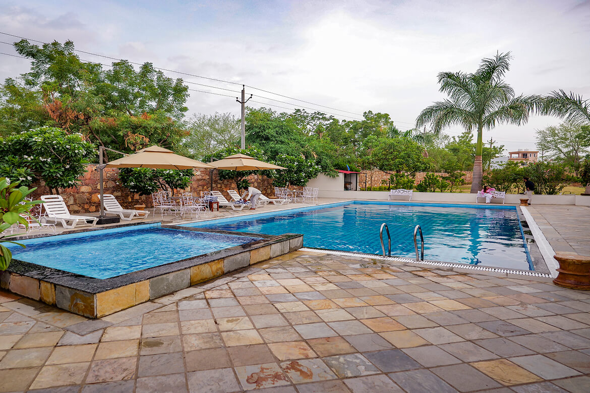 Karma Amaatra Swimming Pool