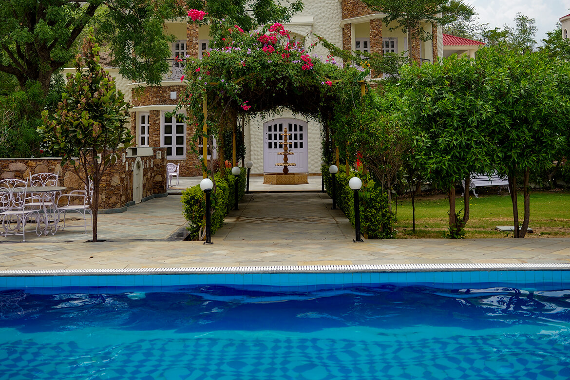 Karma Amaatra Swimming Pool