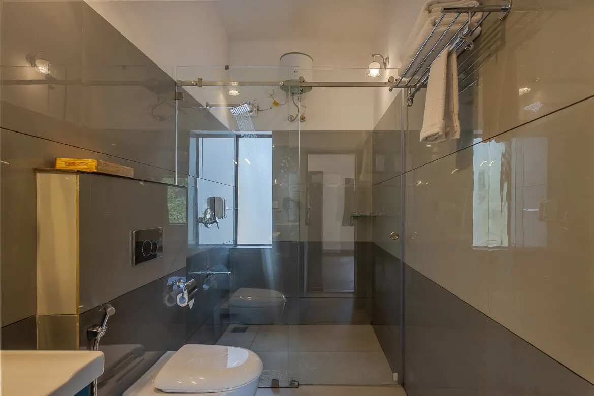 En-suite bathroom with glass walk-in shower, Hotel Unit Deluxe, Karma Vythiri