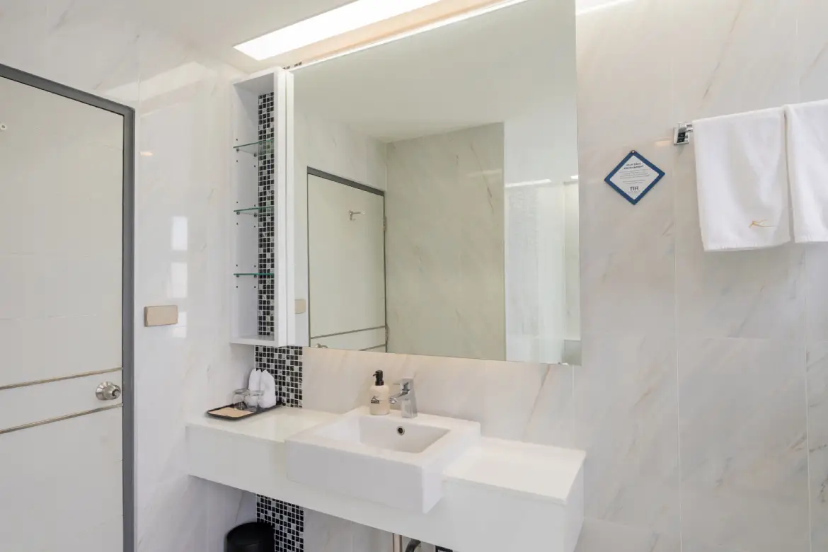 Karma Royal Boat Lagoon Premier Marina Suite