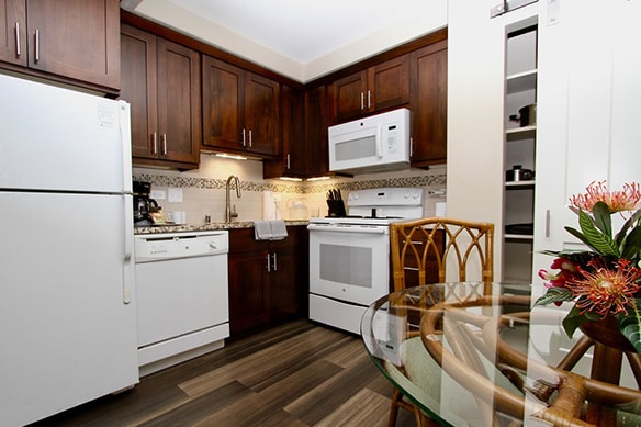 Royal Kuhio One Bedroom Apartment Sleeping Four