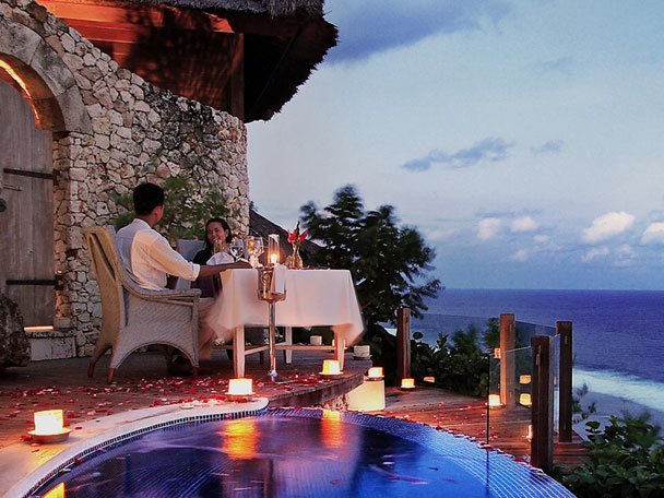 Experience an Unforgettable Romantic Spa & Dine On The Edge Of Paradise