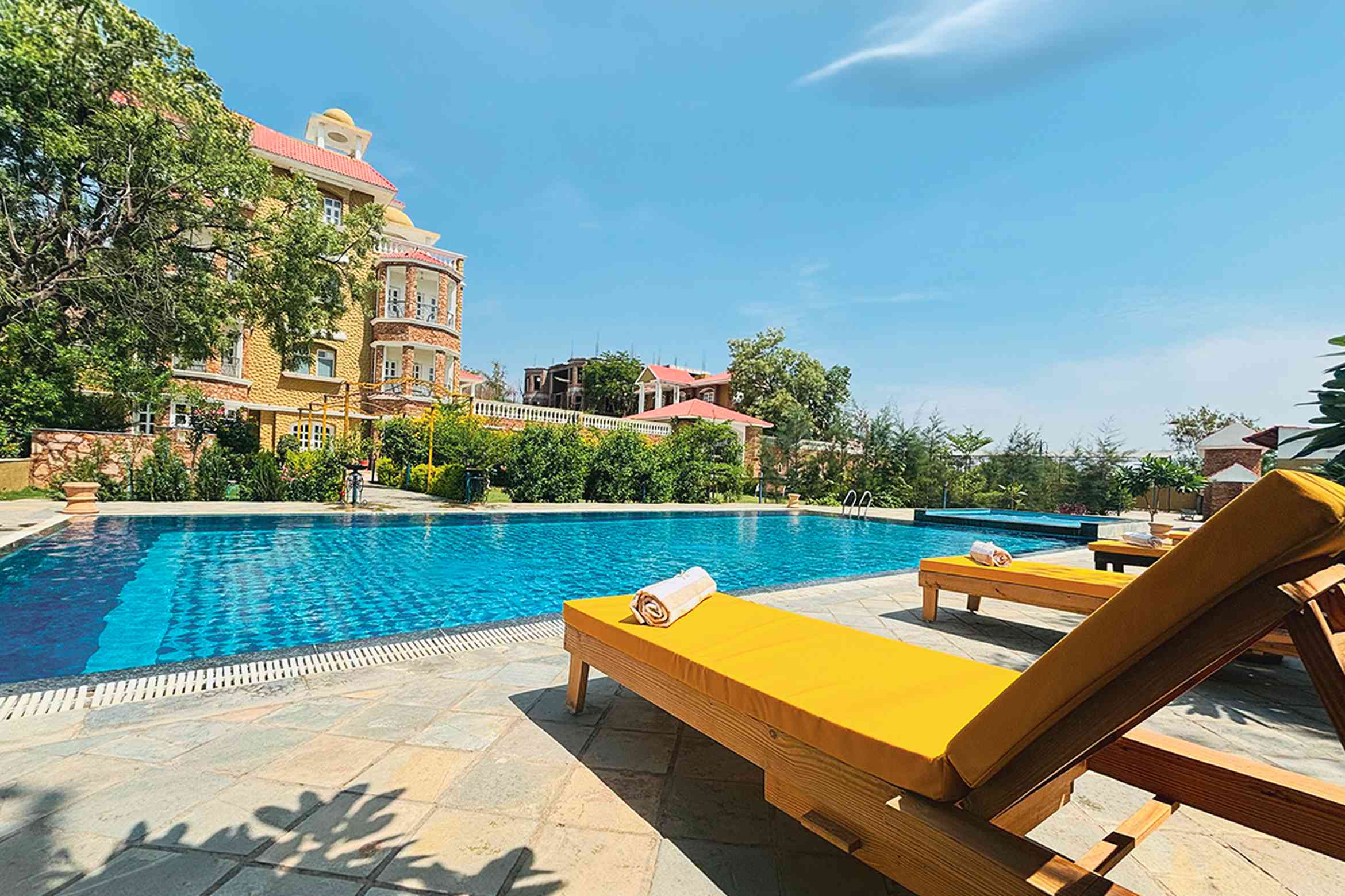 Karma Amaatra Swimming Pool