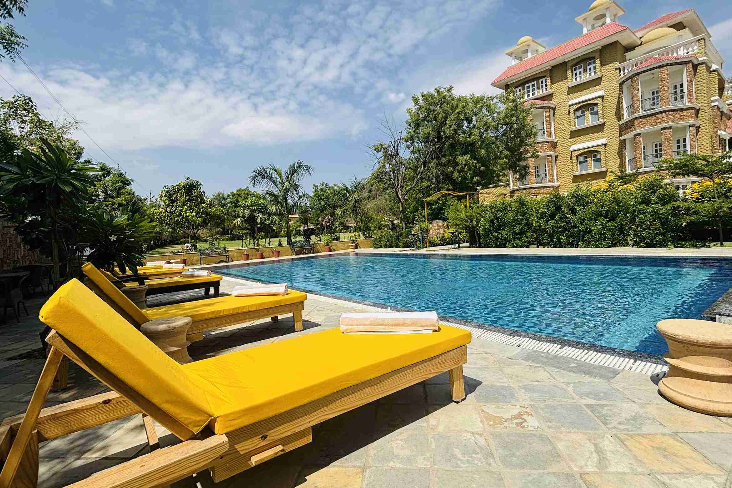 Karma Amaatra Swimming Pool