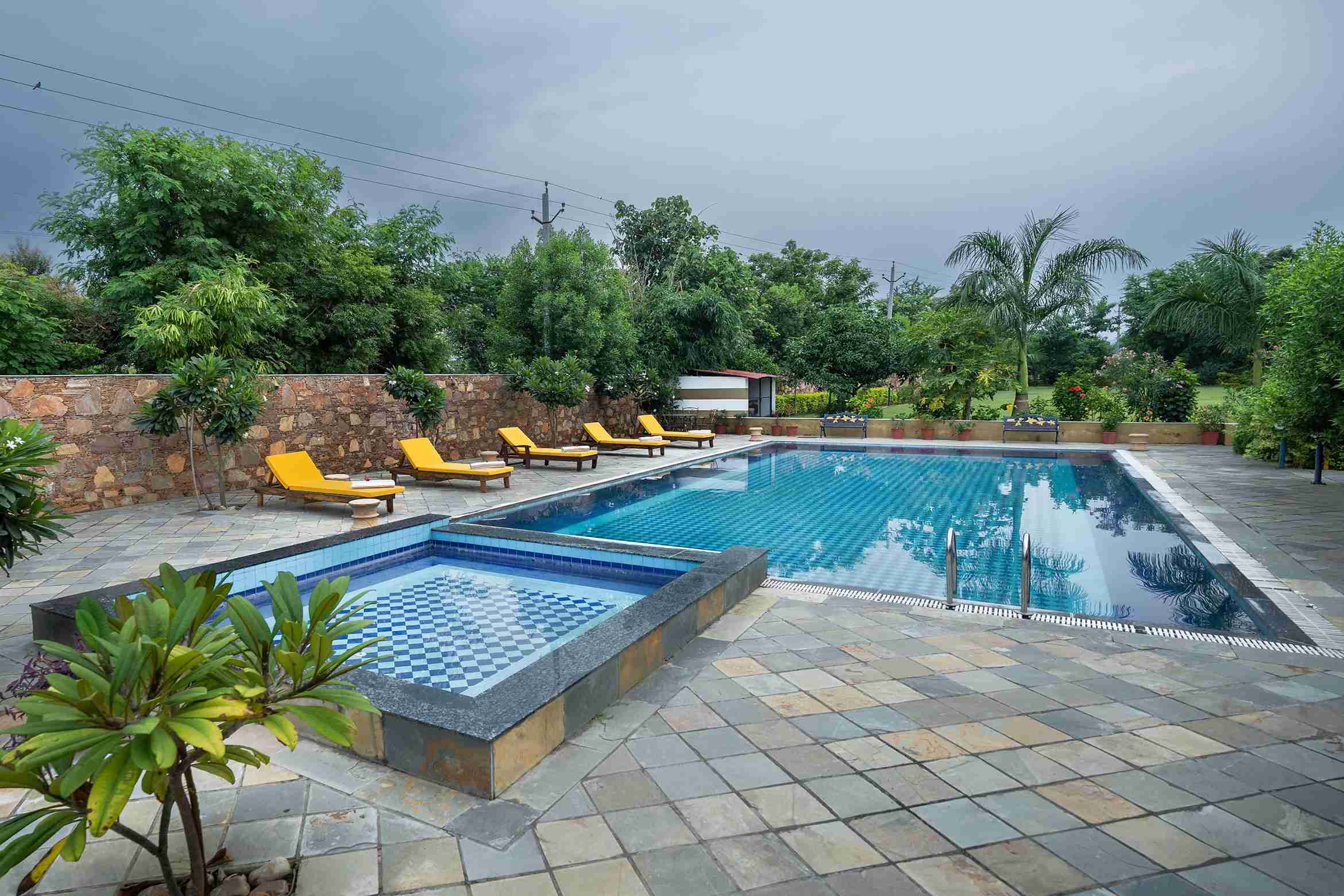 Karma Amaatra Swimming Pool